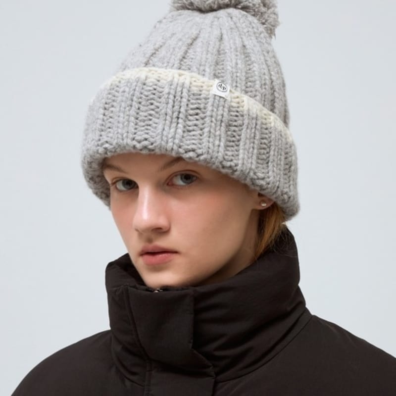 

Шапка-бини с помпоном ручной работы DEPOUND - серая gray