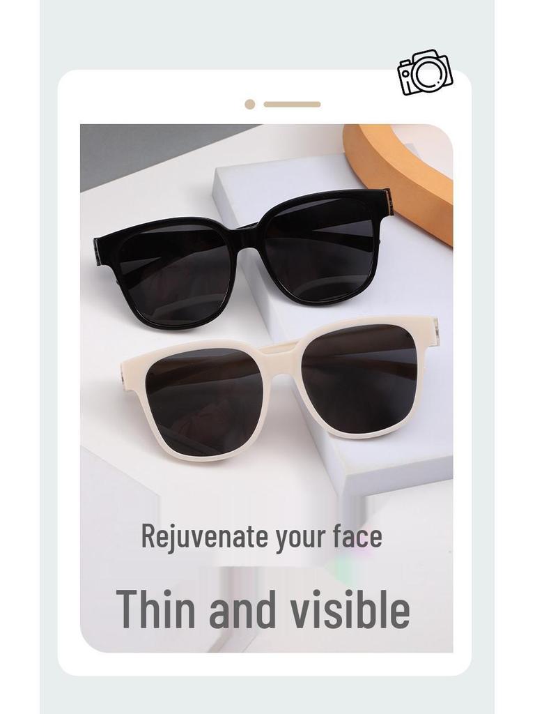Stylish UV Protection Polarized Clip-On Sunglasses for Women - Large Frame & Color-Changing, Compatible with Myopia Glasses