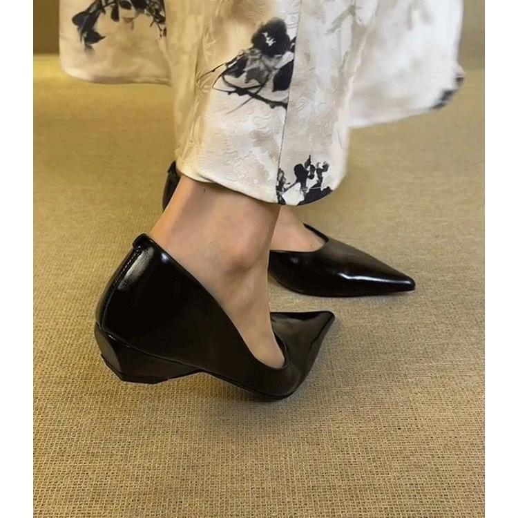 Cowhide black pointed leather shoes thick heel single shoes women's shallow mouth middle heel women's shoes commuter versatile work shoes
