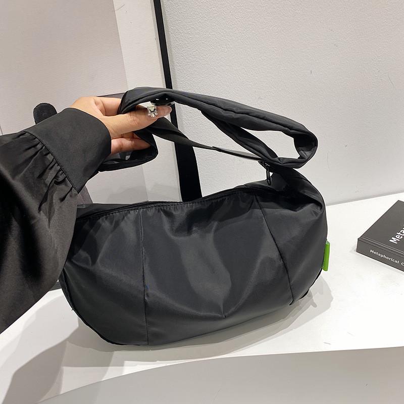 Trendy 2024 Summer Minimalist Crossbody Pillow Bag Stylish Shoulder Bag For Everyday Use