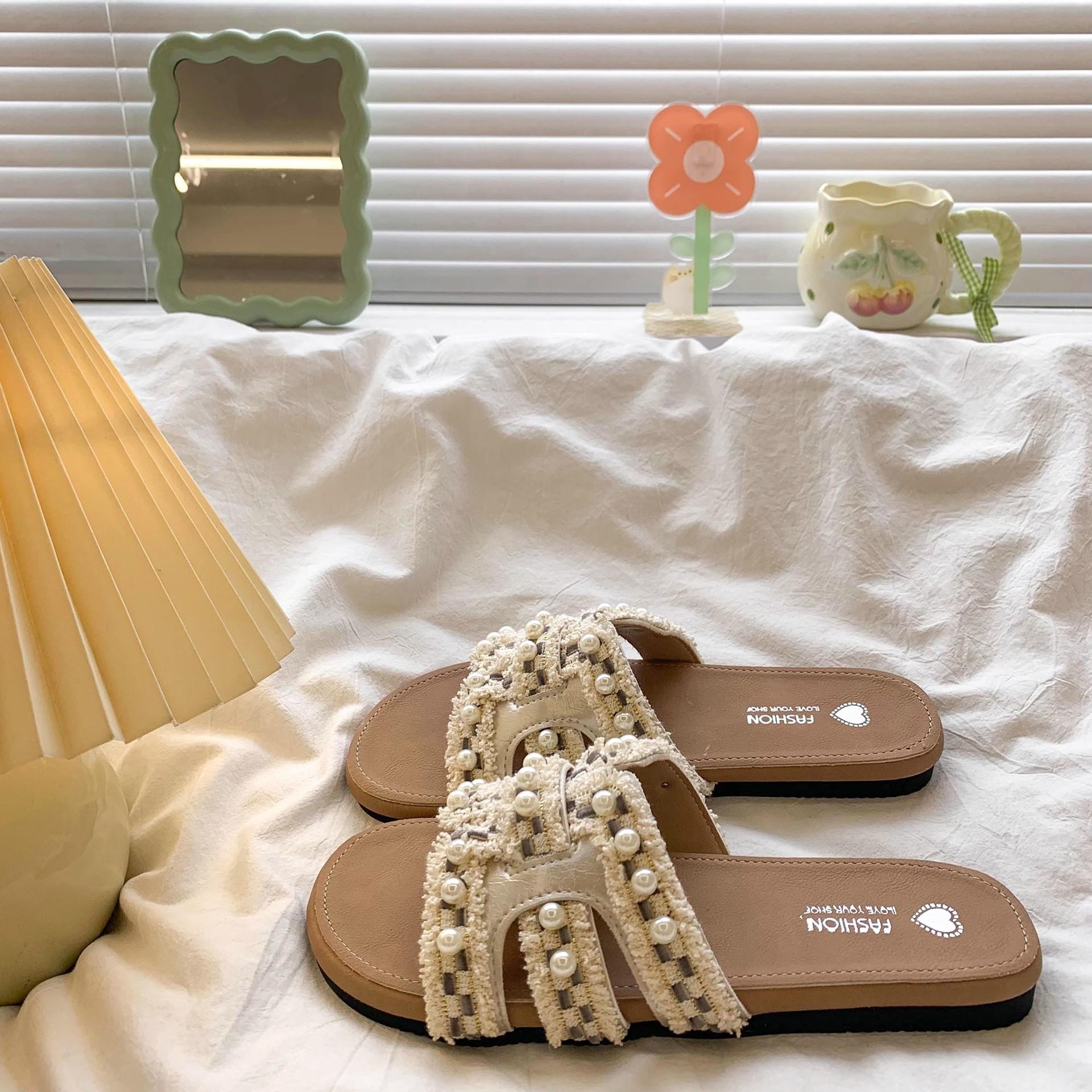 

Seaside vacation cool slippers women s summer wear new casual flat bottom versatile with skirt one-word drag 40