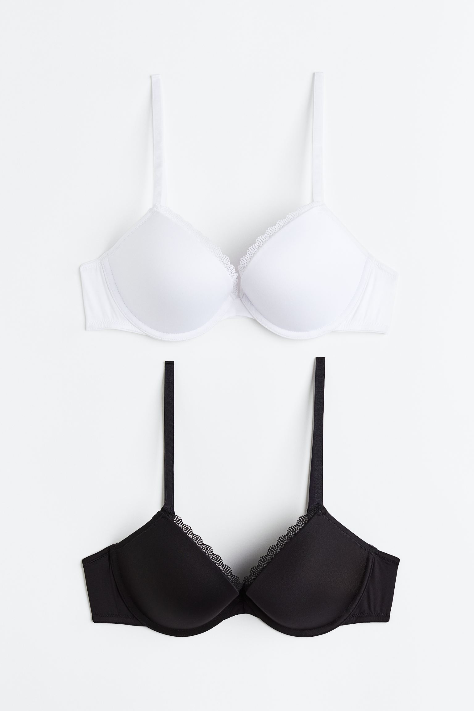 

Два комплекта бюстгальтеров пуш-ап из микрофибры