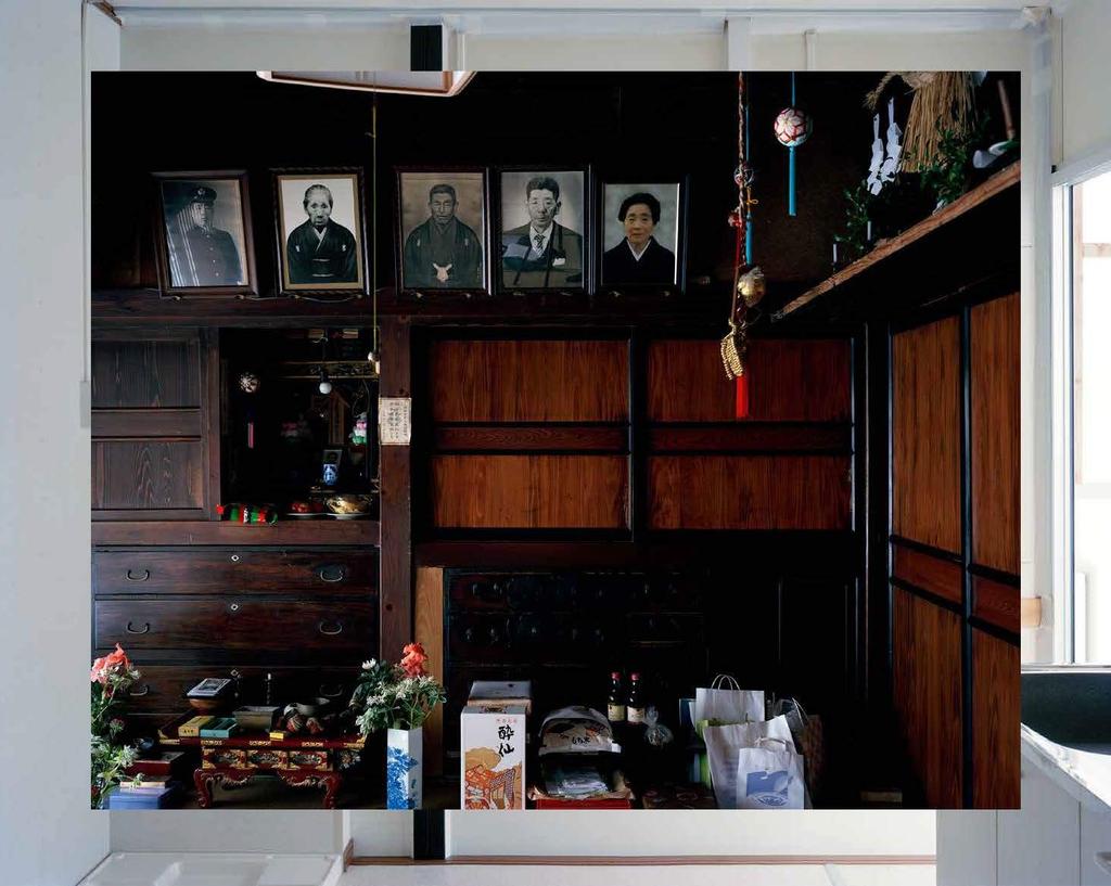 Tohoku Lost, Left, Found Tsuyoshi Yamagishi photo book ((LIXIL Publishing))