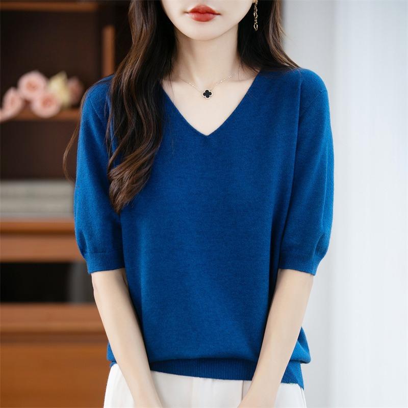 Knitted Short-sleeved T-shirt for Women A Thin V-neck Half-sleeve Top for Summer and Autumn