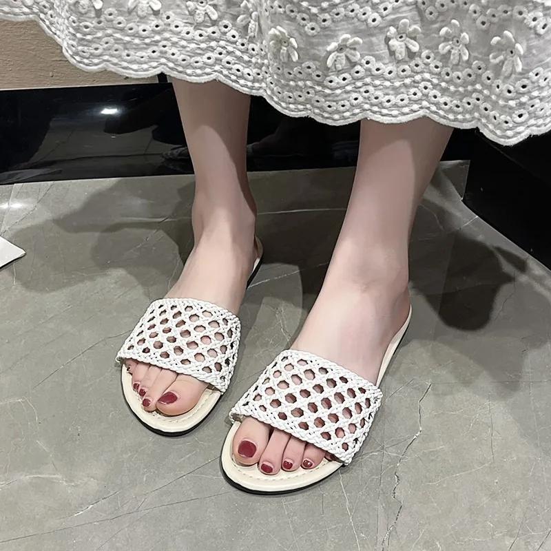 Plus Size 2025 Summer Open Toe Women's Slippers Hot Sale Round Toe Hollow Weave Flat with Sandals Daily Beach Slippers