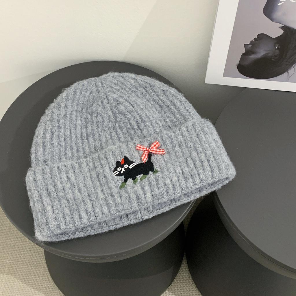 New Japanese Style Warm Cute Little Dog Embroidery Knitted Hat Women Makes Face Look Small Autumn And Winter Beanie Cap