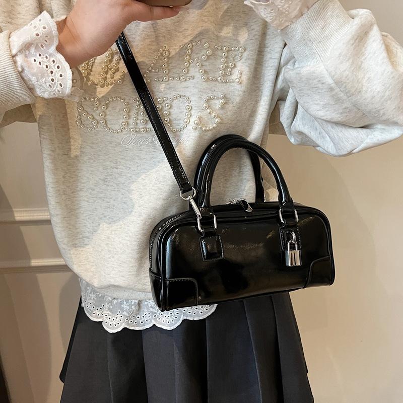 High-end trendy hand carry diagonal span small square bag women's 2025 new Korean version fashion casual shoulder bag niche women's bag