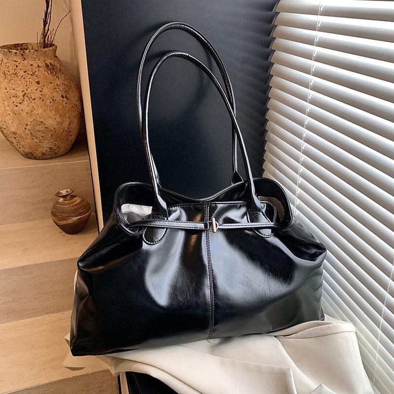 

Spring and summer foreign style large-capacity soft leather bag women s 2025 new casual commuting shoulder bag fashionable portable tote bag 42*10*26 чёрный