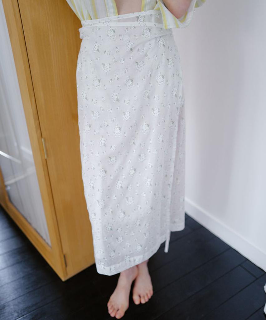 SUSUMU Wrap Skirt - White Flower