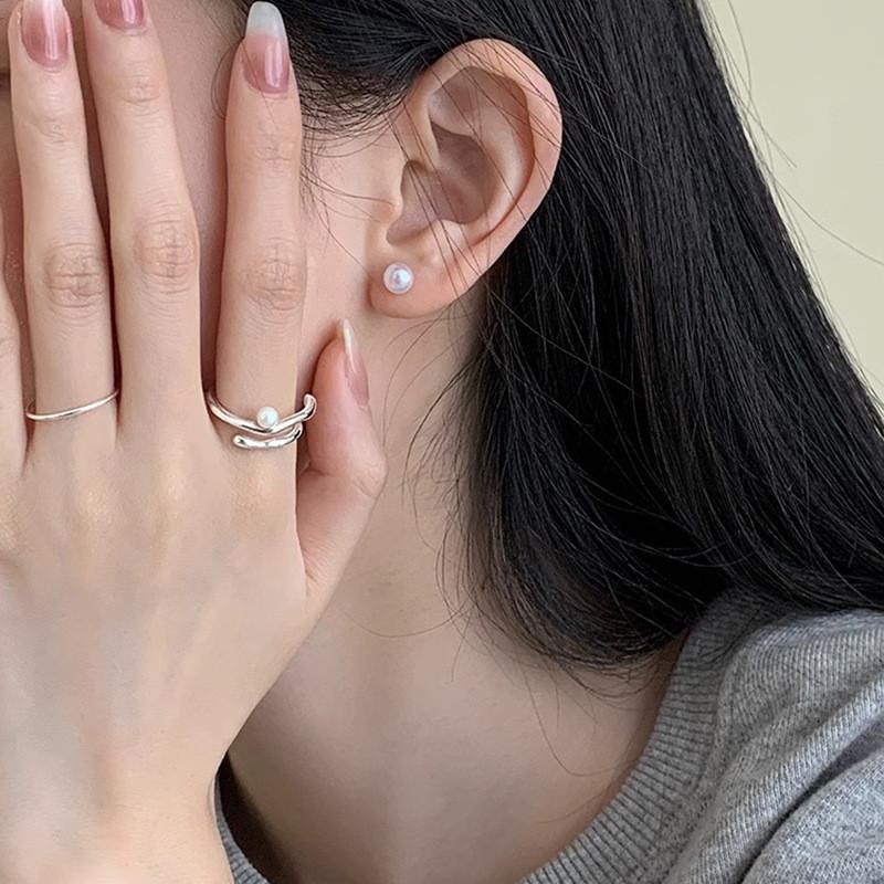 Pearl Summer Classy Ring For Women Featuring Stylish Geometric Design