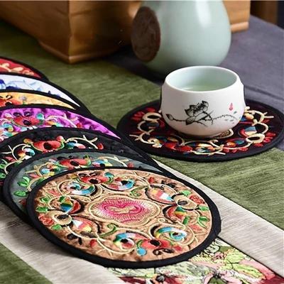 4-Pack Chinese Fabric Embroidered Coasters  Milk Insulated Heat-Proof Mat Table Mats Dining Table Placemats Random Colors