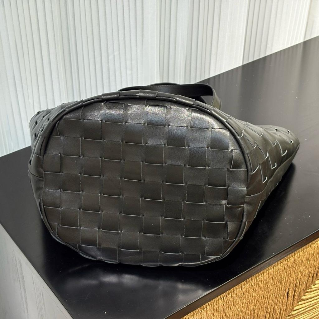 Hand-woven First Layer Sheepskin Niche Shoulder Bag Large Capacity Vegetable Basket Tote Bag Shopping Bag High-end Women's Bag