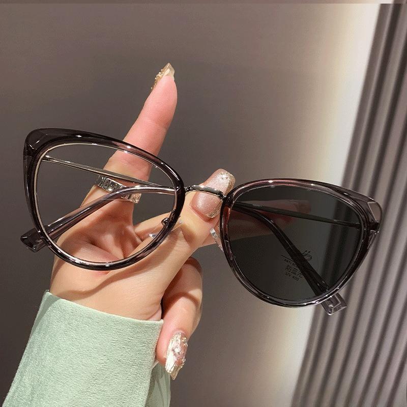 Trendy Photochromic Cat Eye Glasses Anti Blue Light Ultra Light Non Prescription Flat Glasses Alloy TR Frame