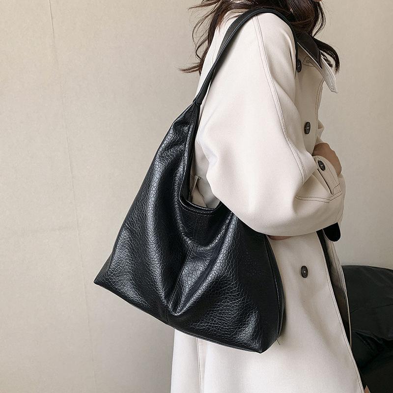 Casual Large Capacity Commuting Bag for Women In Autumn New Fashion Casual Shoulder Bag Commuting Personalized Tote Bag