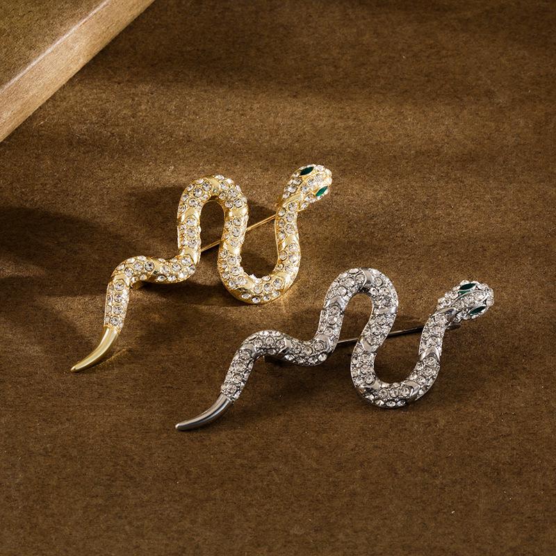 2024 High-End Rhinestone Snake Brooch for Women: Light Luxury Suit Accessory, Anti-Exposure Design