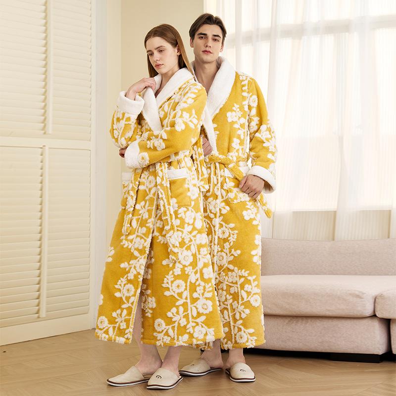 Men's Winter Shawl Collar Plush Fleece Bathrobe Soft Warm Long Sleeve Robe with Pockets Spa Robes for Men Comfortable Fluffy Homewear Sleepwear