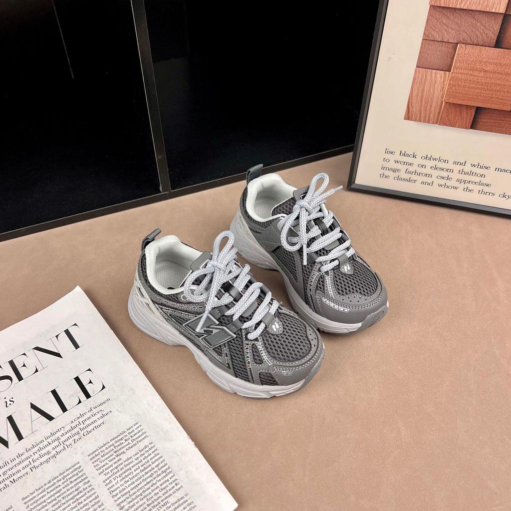 Kids' Trendy Korean-Style Mesh Sports Shoes - Spring 2026 New Arrivals, Lightweight & Breathable for Boys and Girls.