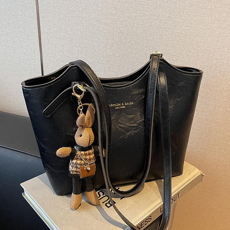 Today's Popular Versatile Fashion Simple Style Niche Retro Underarm Tote Bag Women's Casual Commuting Texture Shoulder Bag