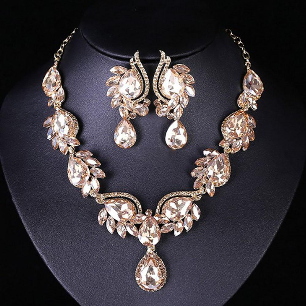 Water drop pendant necklace light luxury high sense fashion niche exaggerated collarbone chain temperament elegant necklace