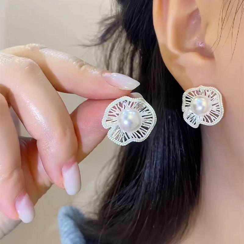 Elegant Imitation Pearl and Diamond-Studded Earrings for Women