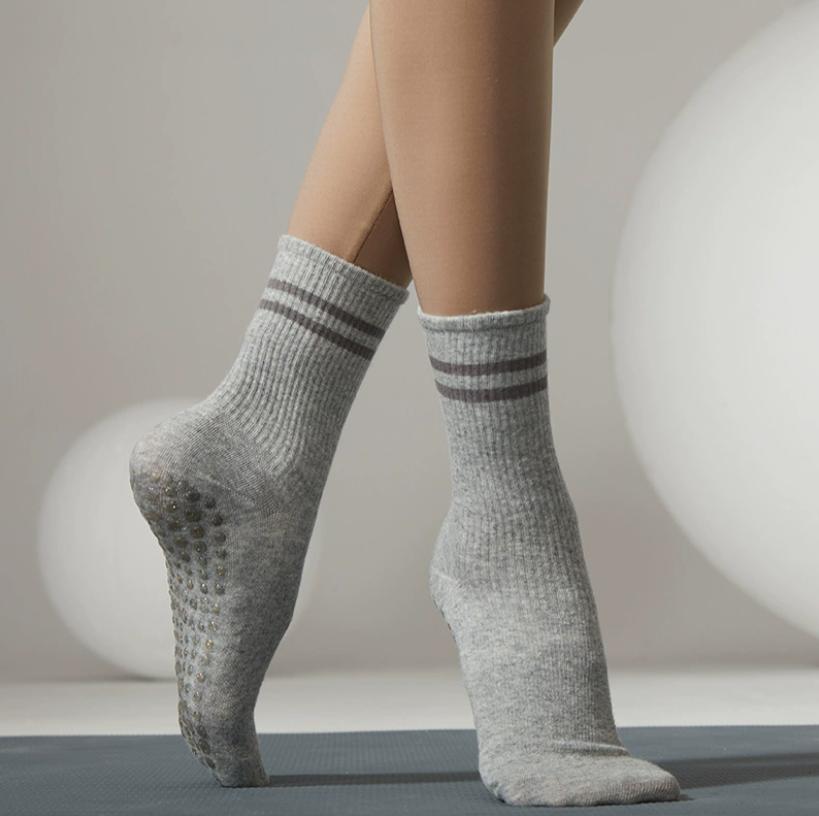 Factory Cotton Grip Double Bar Mid-calf Yoga Socks Silicone Soles Knitted Breathable Socks for Running Fitness Custom Logo