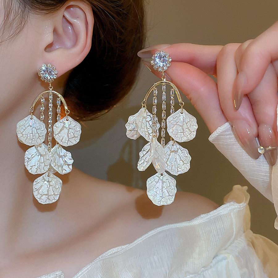 Diamond-set pearl petals fringed earrings stud earrings temperament fashionable and versatile design earrings