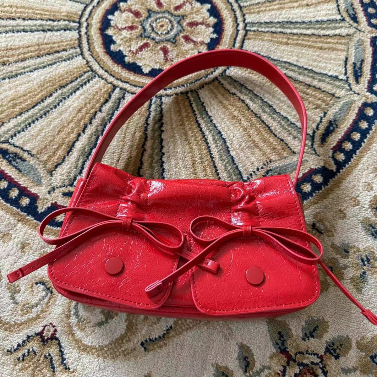 

2025 Новая персонализированная сумка-мешок на кулиске, сумка через плечо с одним ремнем, сумка кроссбоди, сумка с несколькими карманами в стиле острой девушки и пустоши 21.5x4.5x10.5cm красный