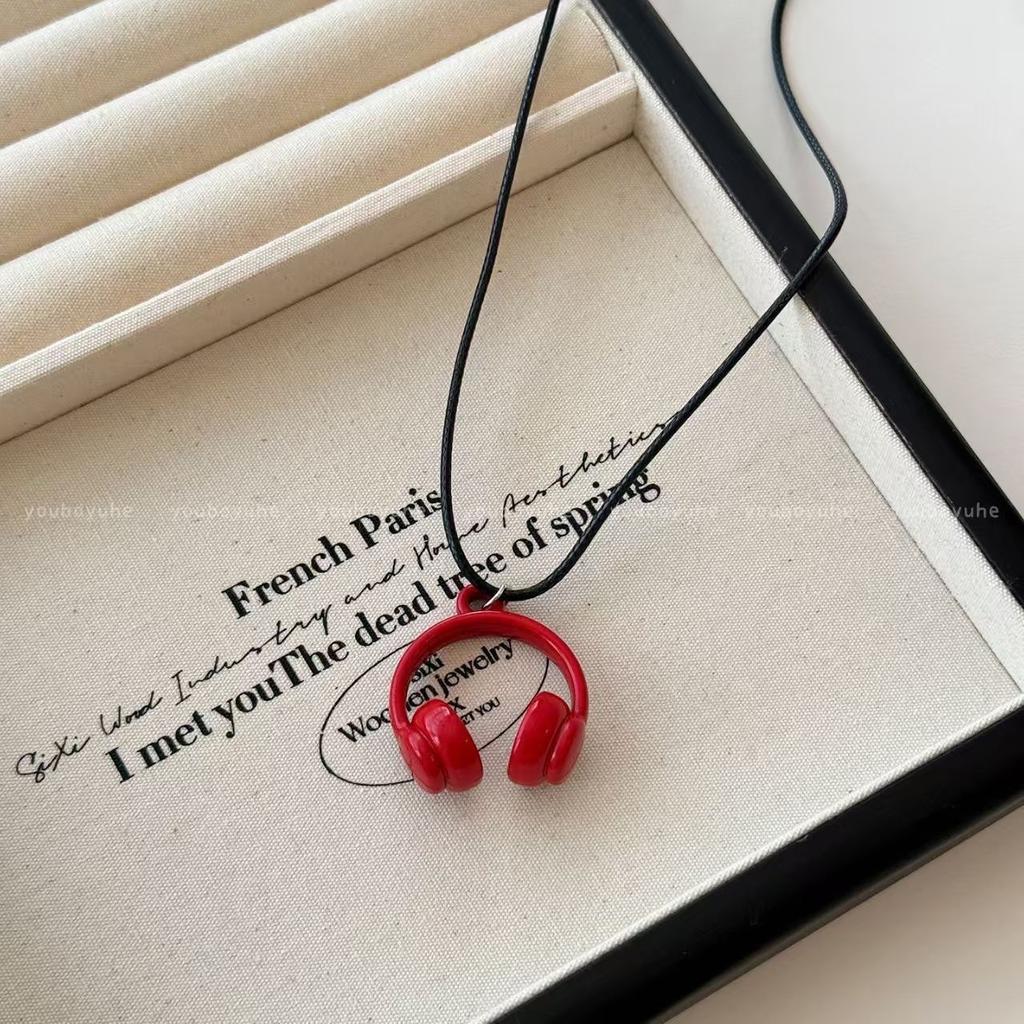 Simple Dripping Oil Headphone Pendant Necklace Niche Design Versatile Casual Sweater Chain Jewelry