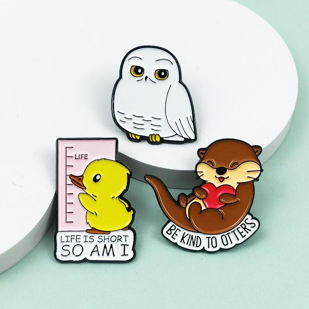 Charming Animal Brooch - Fun Little Bird & Otter Cartoon Badge for Clothing Accessories