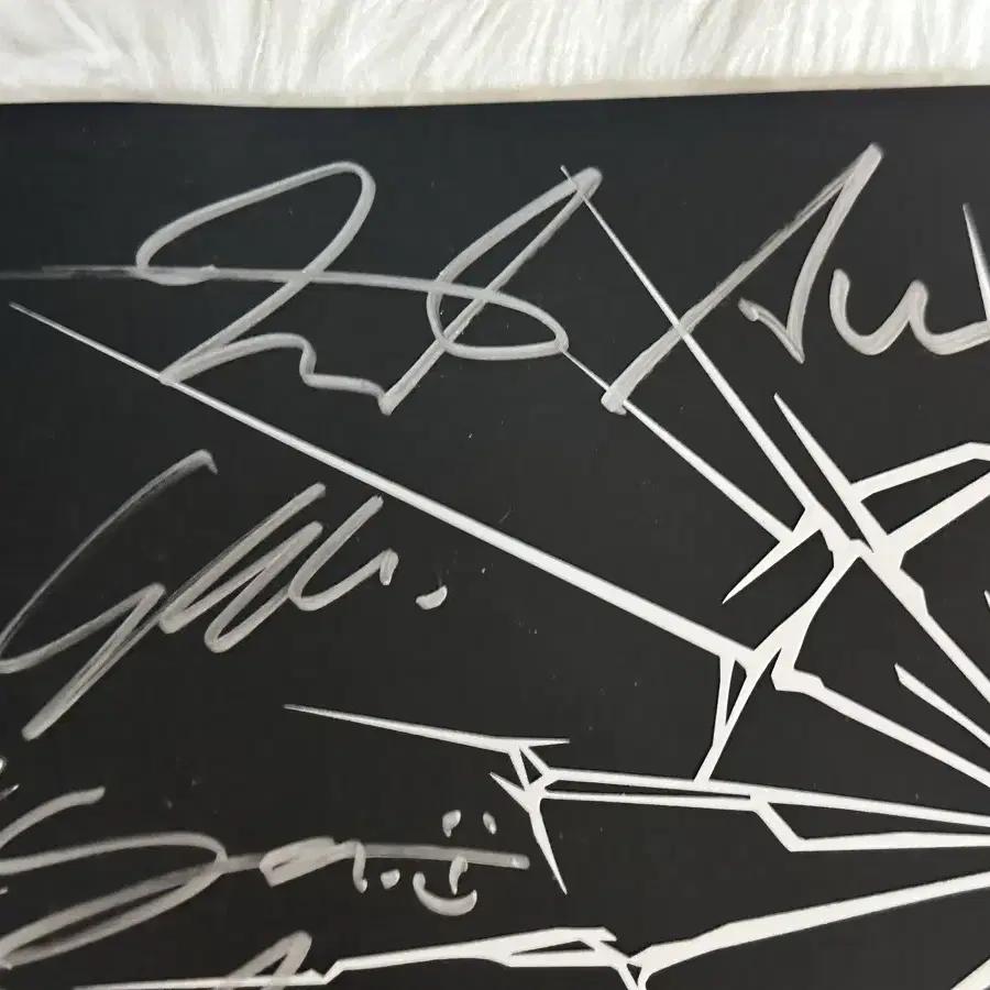 Close Your Blue-Eyes Toon Dragon CYE Clyua Autographed Album