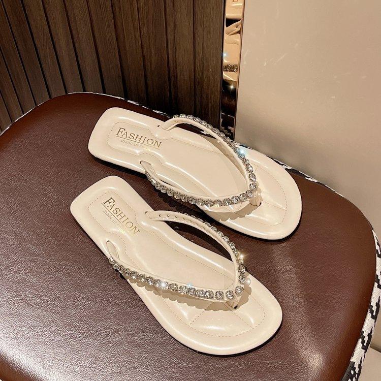 

Premium sense rhinestone flip-flops women s summer wear 2025 new fashion non-slip fairy toe beach sandals 40