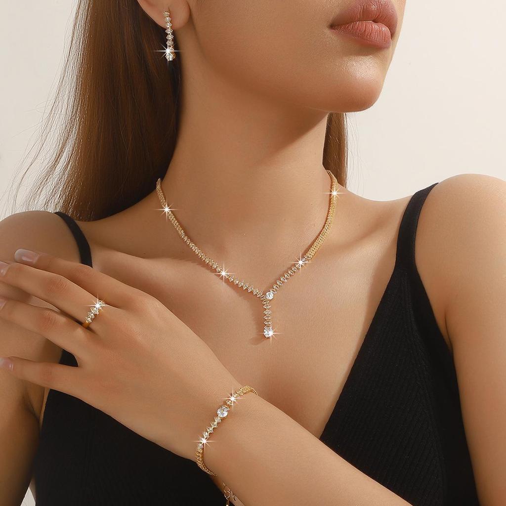 Elegant Crystal Necklace & Earrings Set for Weddings and Banquets