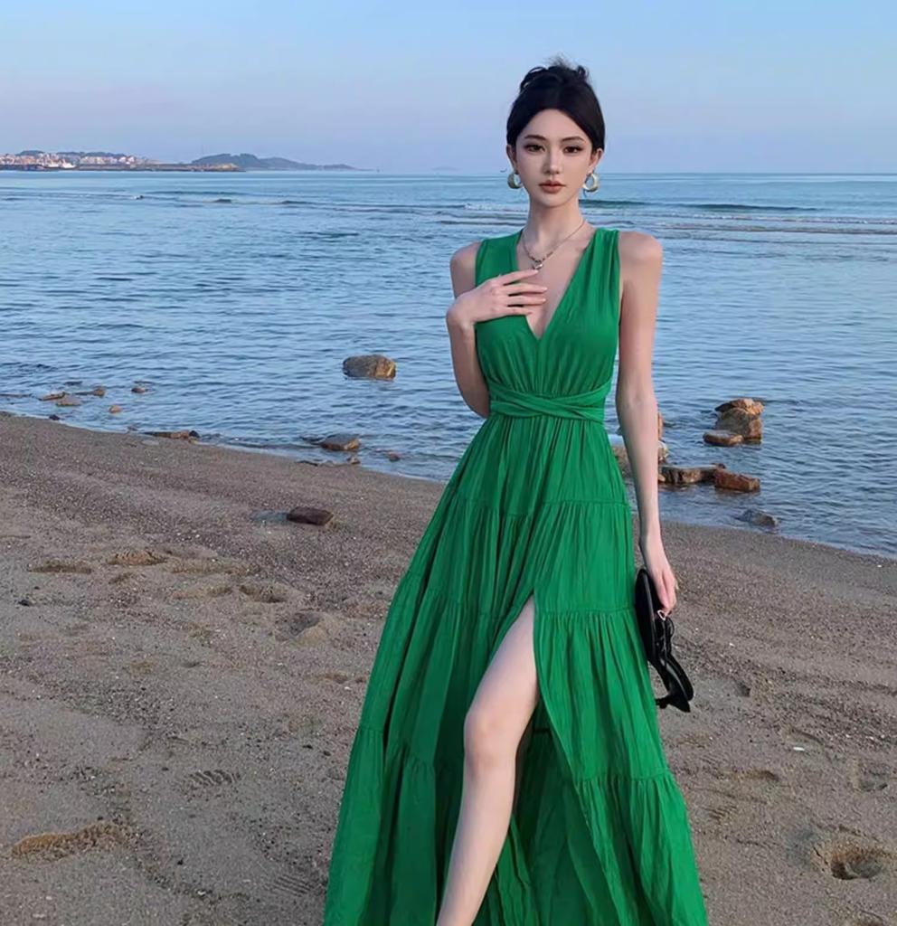 Red backless V-neck big swing dress, new thin, Thailand Sanya seaside vacation beach dress atmosphere