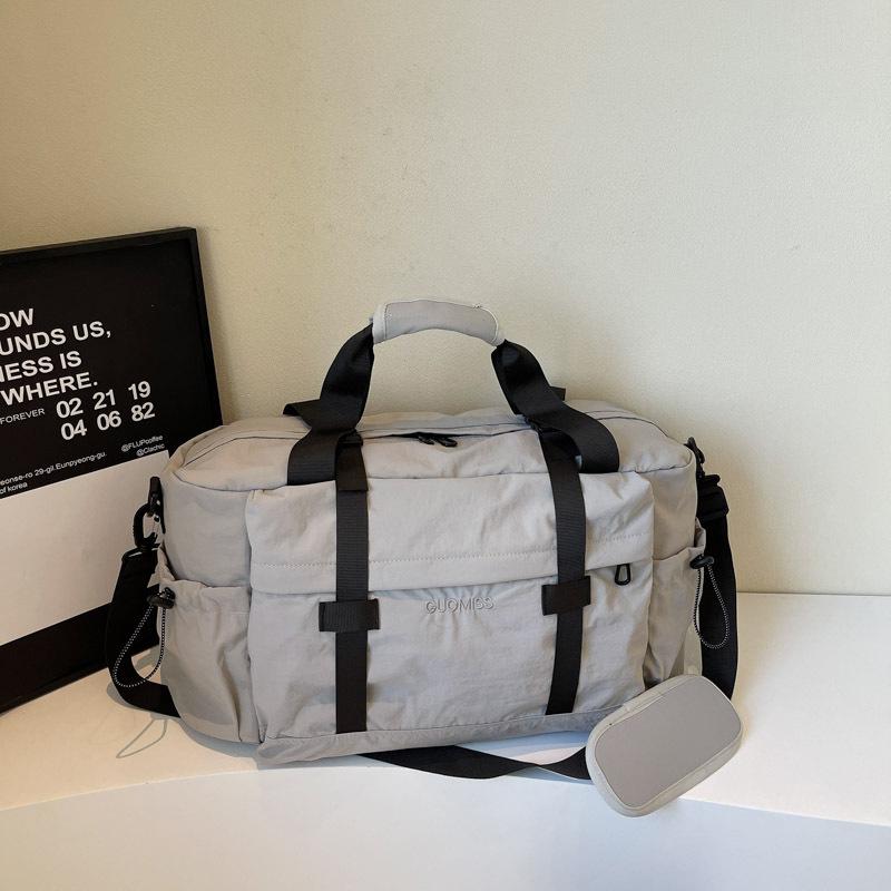 New large-capacity sports fitness bag, light and casual shoulder yoga bag, women's business trip storage bag, portable travel bag