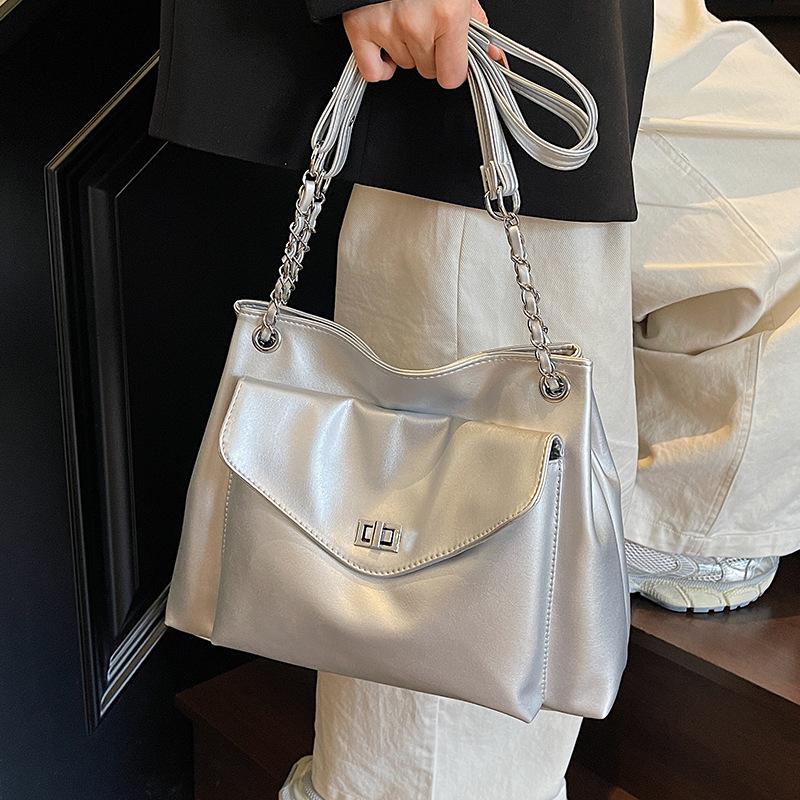 2025 new summer fashion high sense tote bag large capacity shoulder commuter bag retro versatile messenger bag