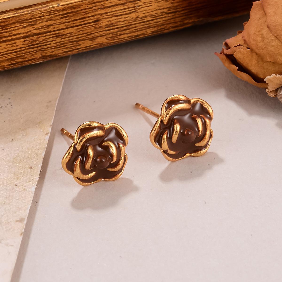 

New Year s rose stud earrings new niche flower earrings autumn and winter three-dimensional Maillard style retro versatile earrings women