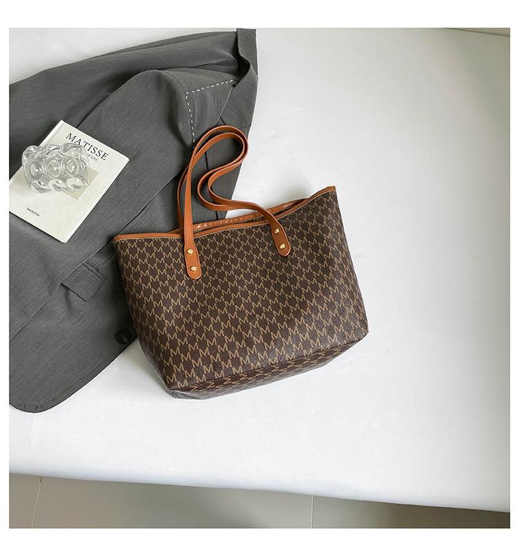 Large Capacity Bag Women's Commuter Personalized Tote Bag 2025 New Retro Printing Trend Shoulder Bag Texture Women's Bag