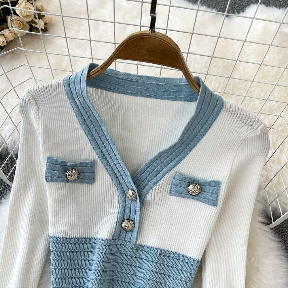 Herbst und Winter V-Ausschnitt Kontrastfarbe Schlanker Strickpullover Oberteil Hohe Taille A-Linie Faltenrock Mode Zweiteiliges Set