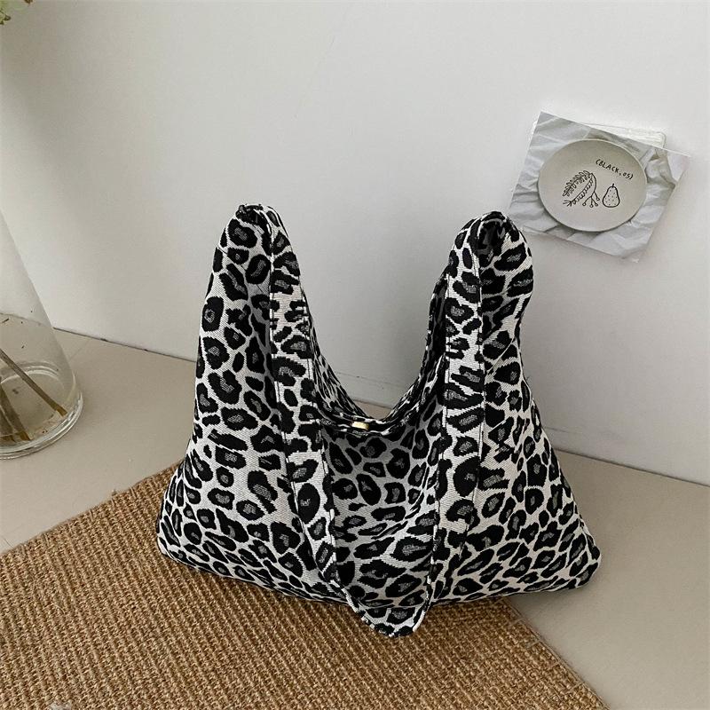 

Сумка большой вместимости с леопардовым принтом, сумка женская, 2025, новая, трендовая, модная, текстурная, на плечо, подмышку, в иностранном стиле, рюкзак женский чёрный