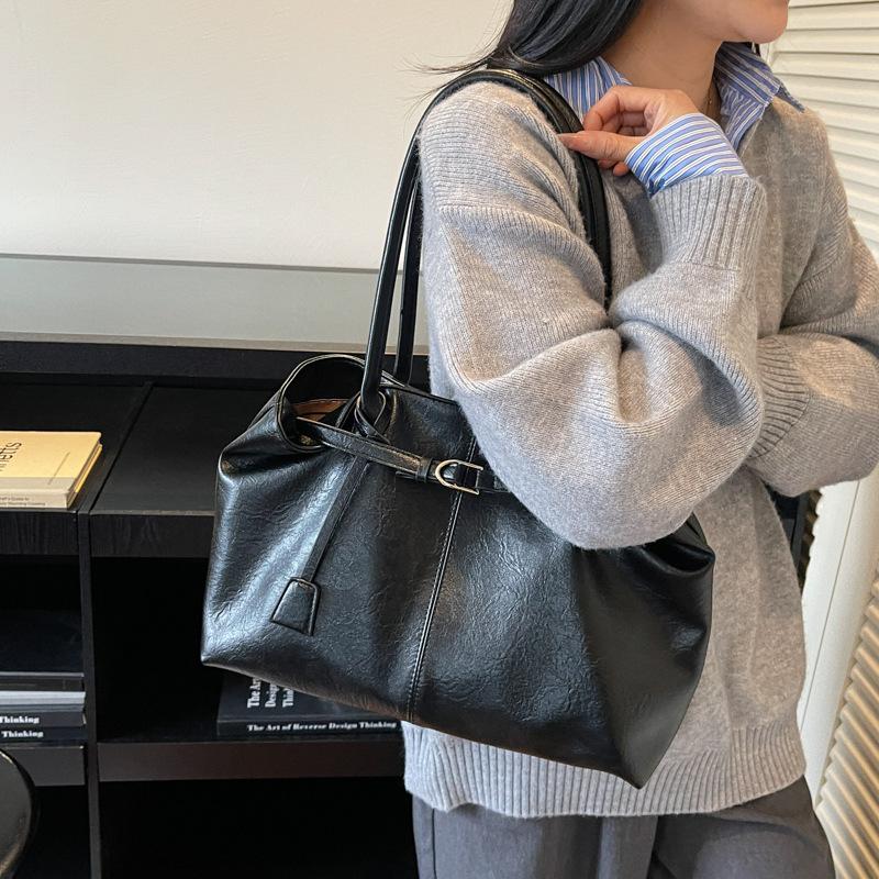 Retro bag women's large capacity 2025 new autumn and winter versatile simple shoulder bag premium texture commuter tote bag