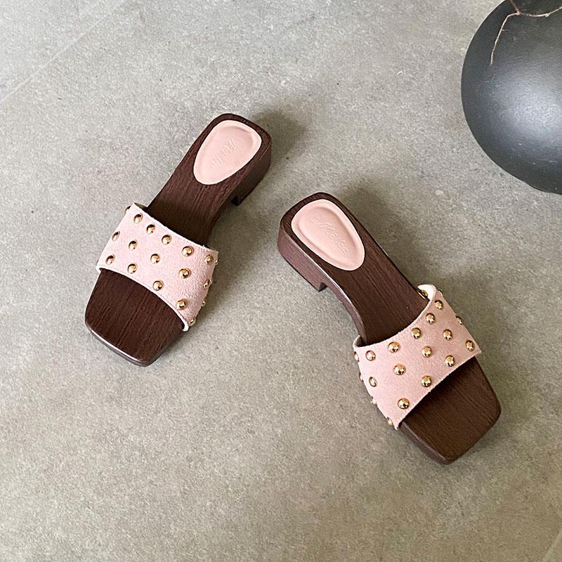 Fashion Luxury Fashion Metal Rivet Women Low Heel Slippers Shoes Summer Beach Ladies Heeled Slippers Shoes Female Slides Sandals