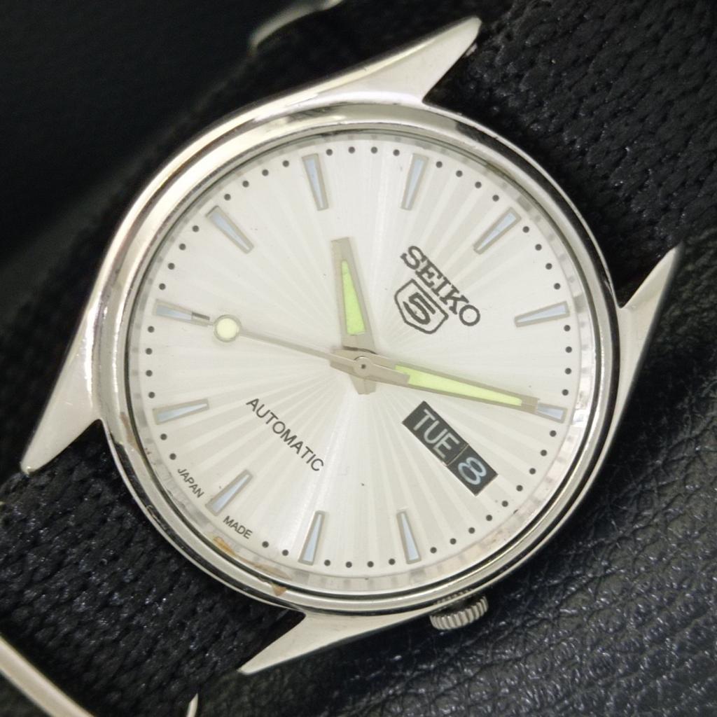 VINTAGE SEIKO 5 AUTOMATIC JAPAN 7009A MENS SILVER COLOR DIAL WATCH a701291-5 R206a-a701291