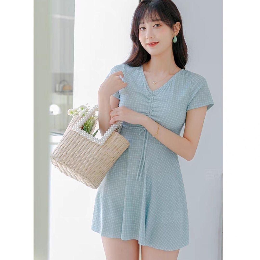 

Women s High-End Two-Piece Swimsuit Set: Fashionable, Slimming Skirt Style for Spring and Winter Vacations XL (52-60 kg)