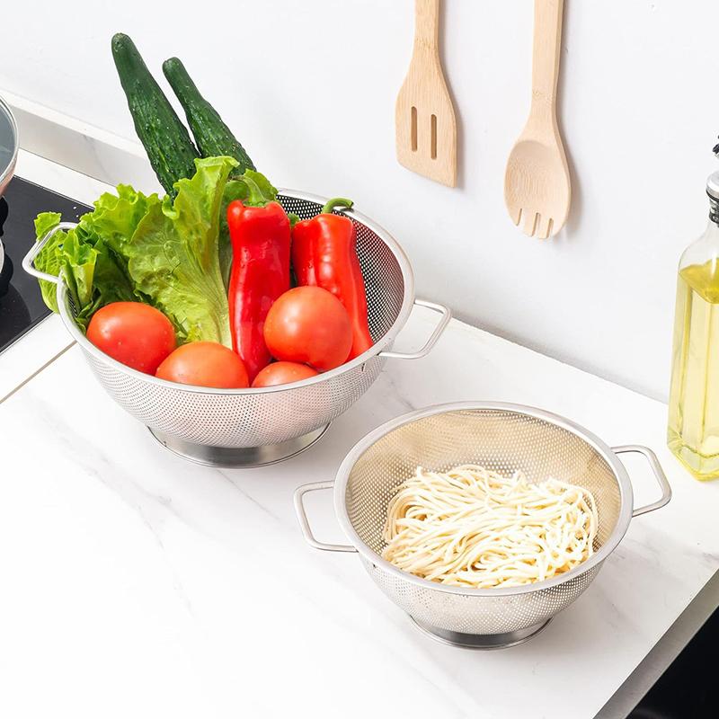 Coador de aço inoxidável com alça, cesta de filtro para macarrão de alimentos de cozinha com base de anel sólido autodrenante