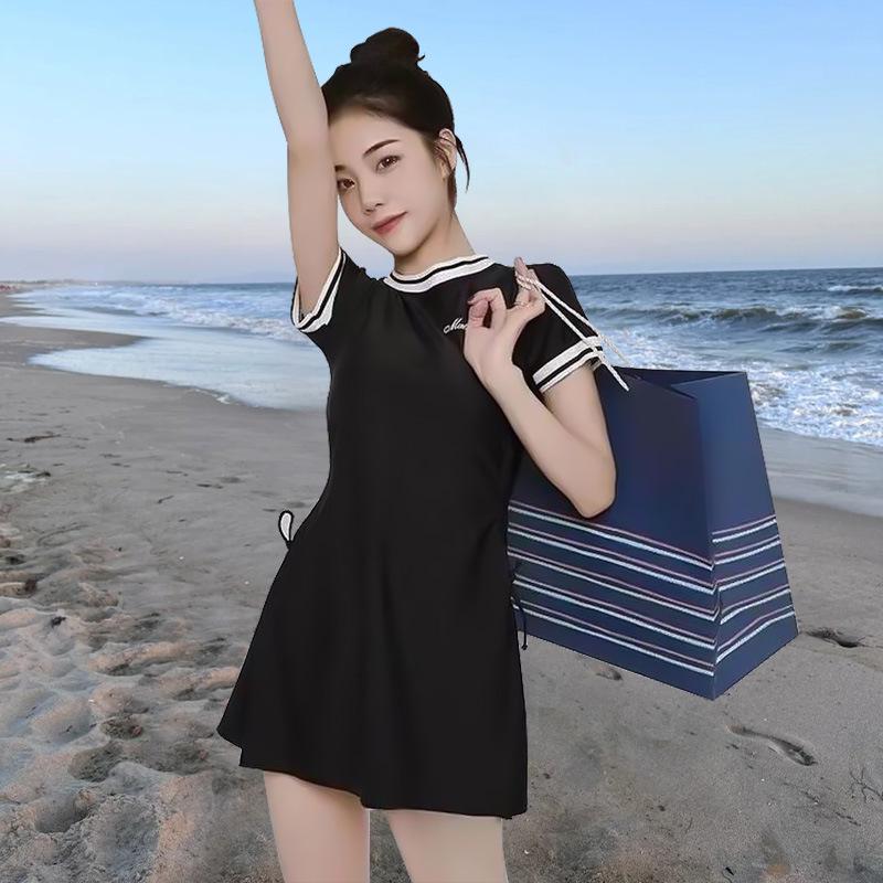 Dvoudílné barevně blokované korejské plavky: Dámská sukně, Slim Fit, Konzervativní design zakrývající bříško na svátky.