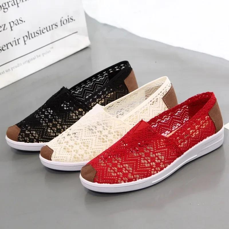 Fashion Summer New Shoes Women Flat Bottomed Mesh Hollow Sandals Mom's Casual Shoes Breathable Outdoor Loafers Zapatos De Mujer