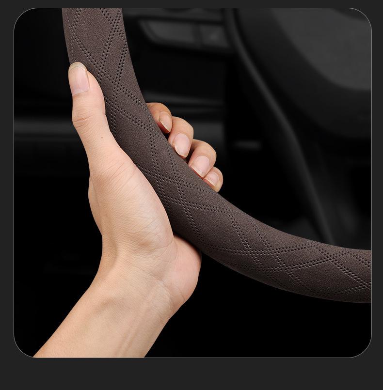 Steering Wheel Cover for Geely Boyue L, Boyue COOL, Galaxy L7/L6, and Xingrui - Suede Ultra-Thin Winter Grip Cover