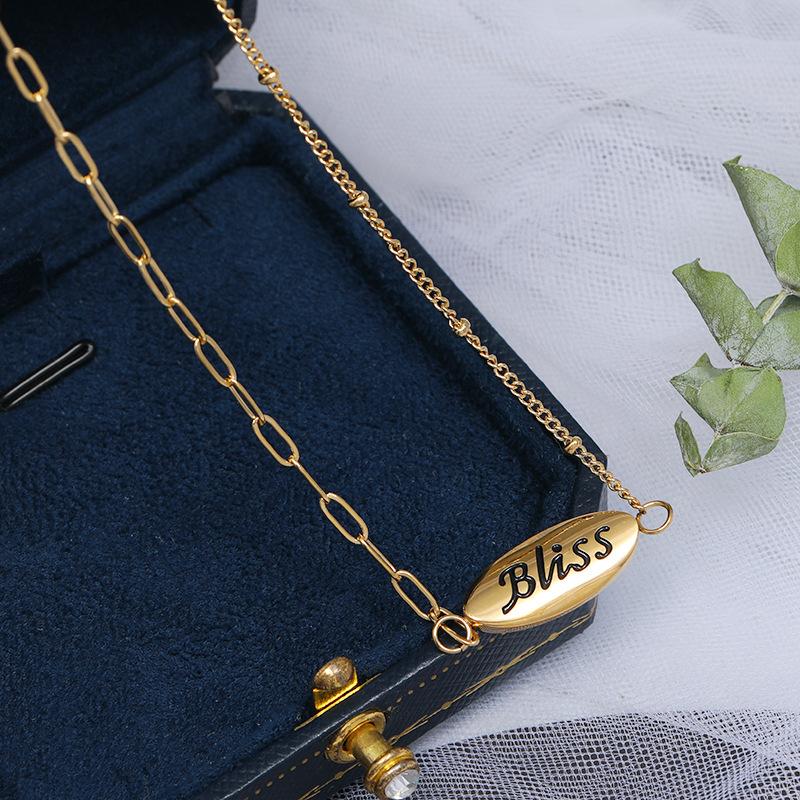 Small Gold Brick 18K Gold Titanium Steel Short Necklace Feminine Exquisite Temperament Retro Niche High-end Collarbone Chain Jewelry