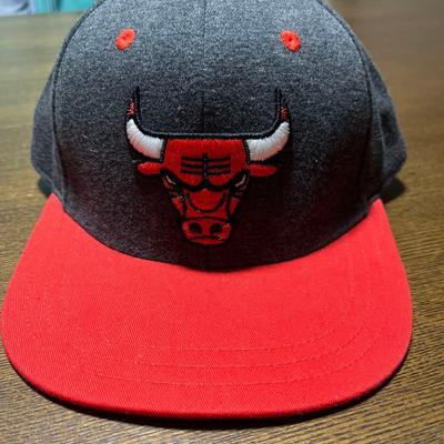Used Adidas Chicago Bulls Cap S/M Gray/Red