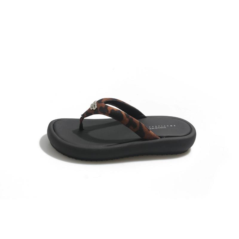 Silver high-end flat-bottomed flip-flops women wear summer new beach vacation cool slippers